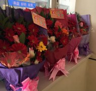 花送雷鋒手，情暖雷鋒心——“萬朵鮮花送雷鋒”活動溫暖落幕